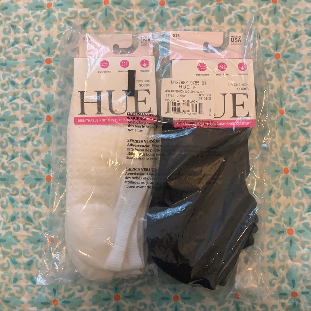 Women’s Hue ankle socks black and white 6 pairs total